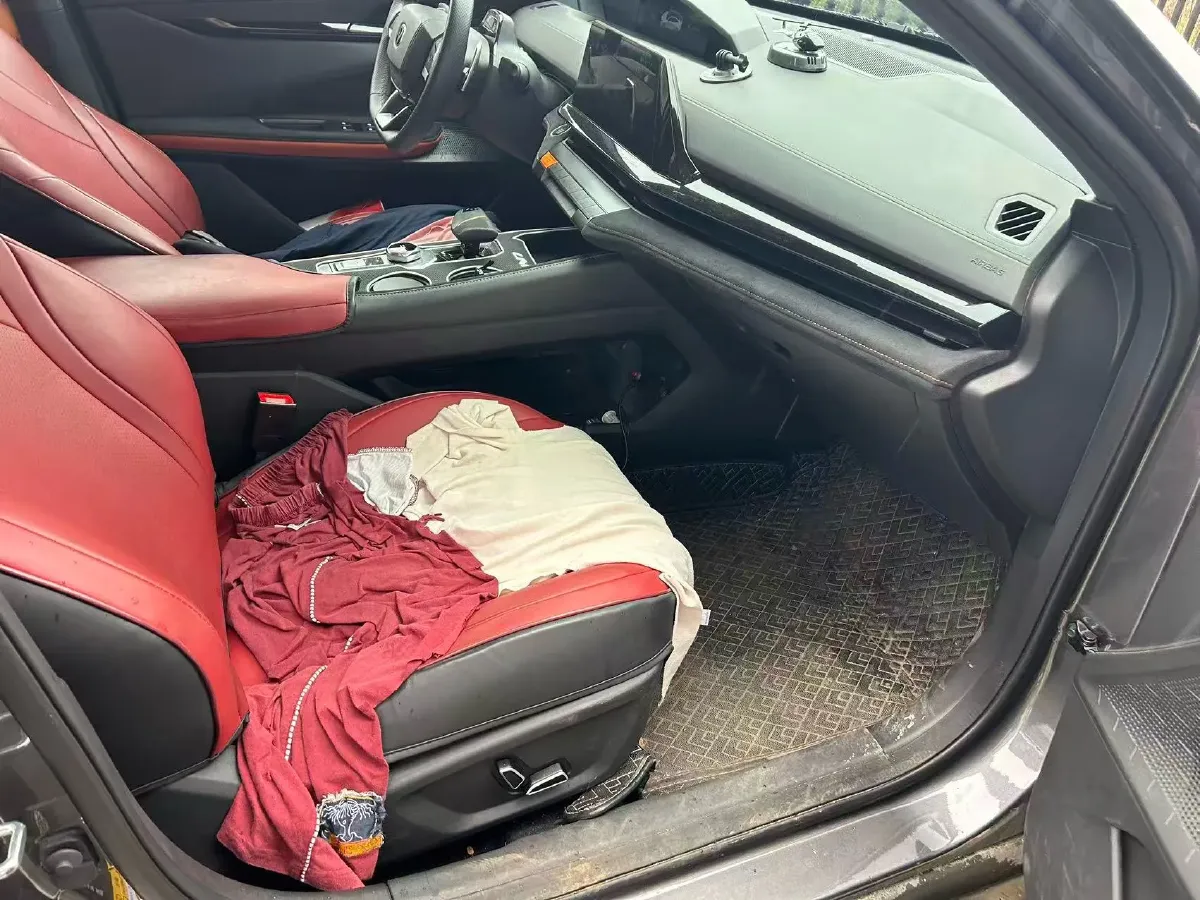 2022 ChangAn UNI-V 1.5T 188HP L4 7DCT,autocango,china used car exporter,china ev exporter,chinese used car exporter,chinese used ev exporter