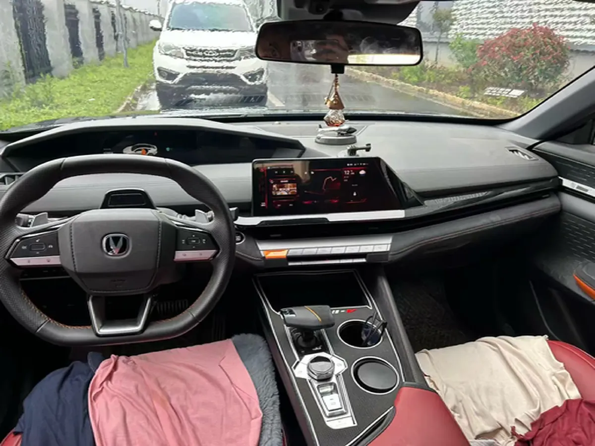 2022 ChangAn UNI-V 1.5T 188HP L4 7DCT,autocango,china used car exporter,china ev exporter,chinese used car exporter,chinese used ev exporter