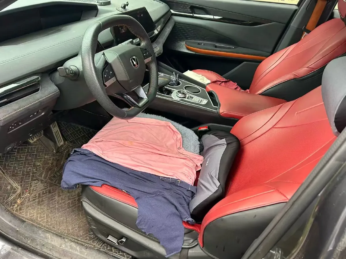 2022 ChangAn UNI-V 1.5T 188HP L4 7DCT,autocango,china used car exporter,china ev exporter,chinese used car exporter,chinese used ev exporter