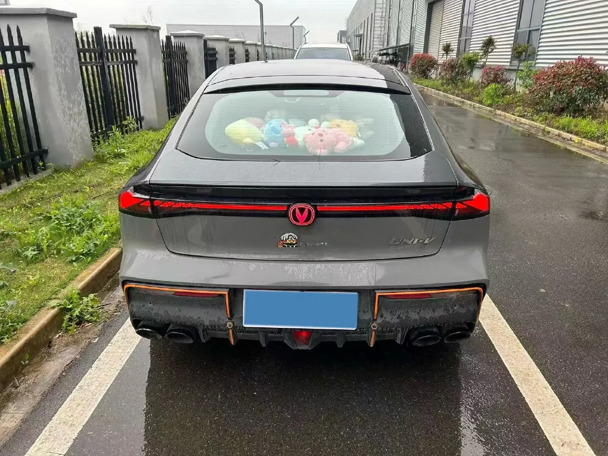 2022 ChangAn UNI-V 1.5T 188HP L4 7DCT,autocango,china used car exporter,china ev exporter,chinese used car exporter,chinese used ev exporter