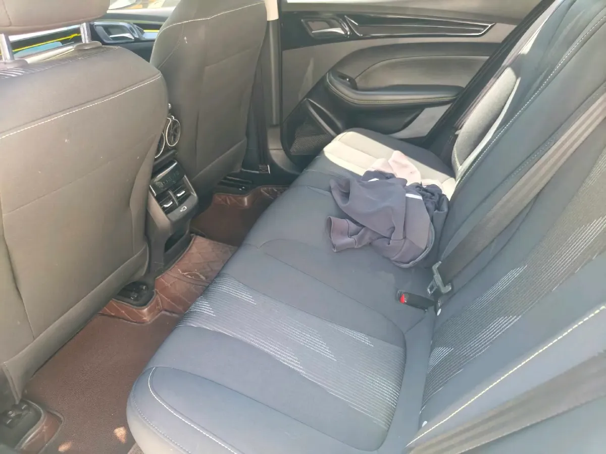 2021 Roewe i5 1.5L 120HP L4 CVT,autocango,china used car exporter,china ev exporter,chinese used car exporter,chinese used ev exporter