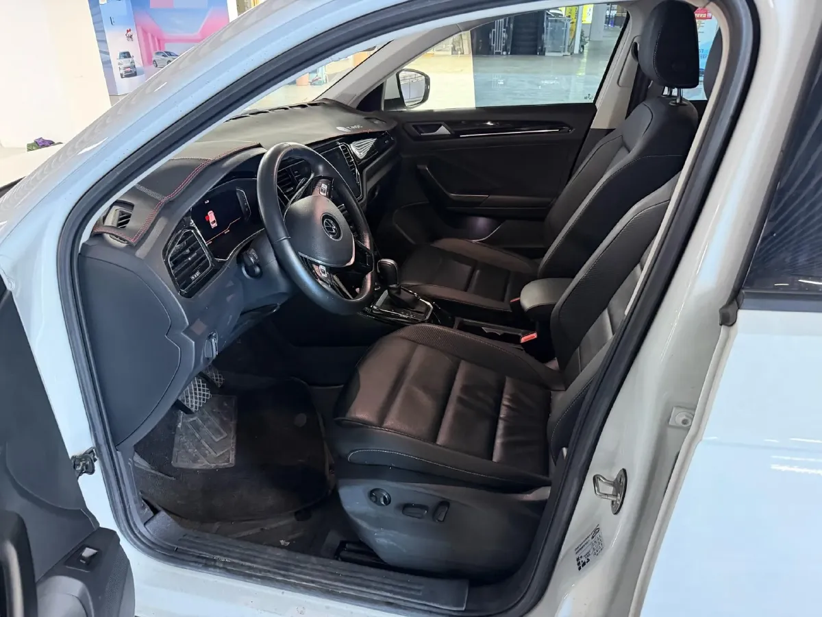 2022 Volkswagen T-Roc 1.4T 150HP L4 7DCT,autocango,china used car exporter,china ev exporter,chinese used car exporter,chinese used ev exporter