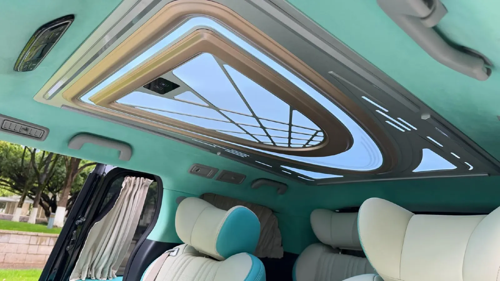 2023 GAC Trumpchi M8 2.0T 252HP L4 8AT,autocango,china used car exporter,china ev exporter,chinese used car exporter,chinese used ev exporter