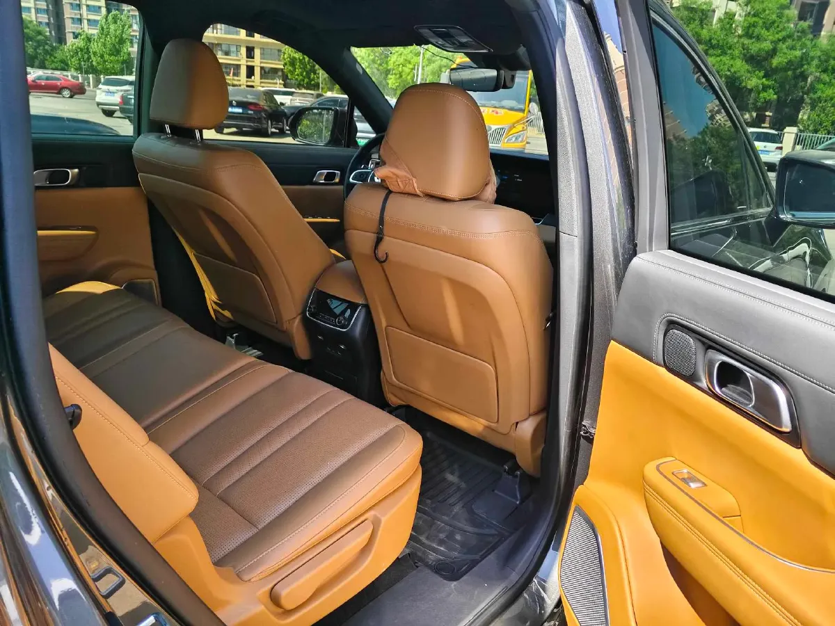 2020 Li ONE Range Extended 131HP REEV 40.5KWH,autocango,china used car exporter,china ev exporter,chinese used car exporter,chinese used ev exporter