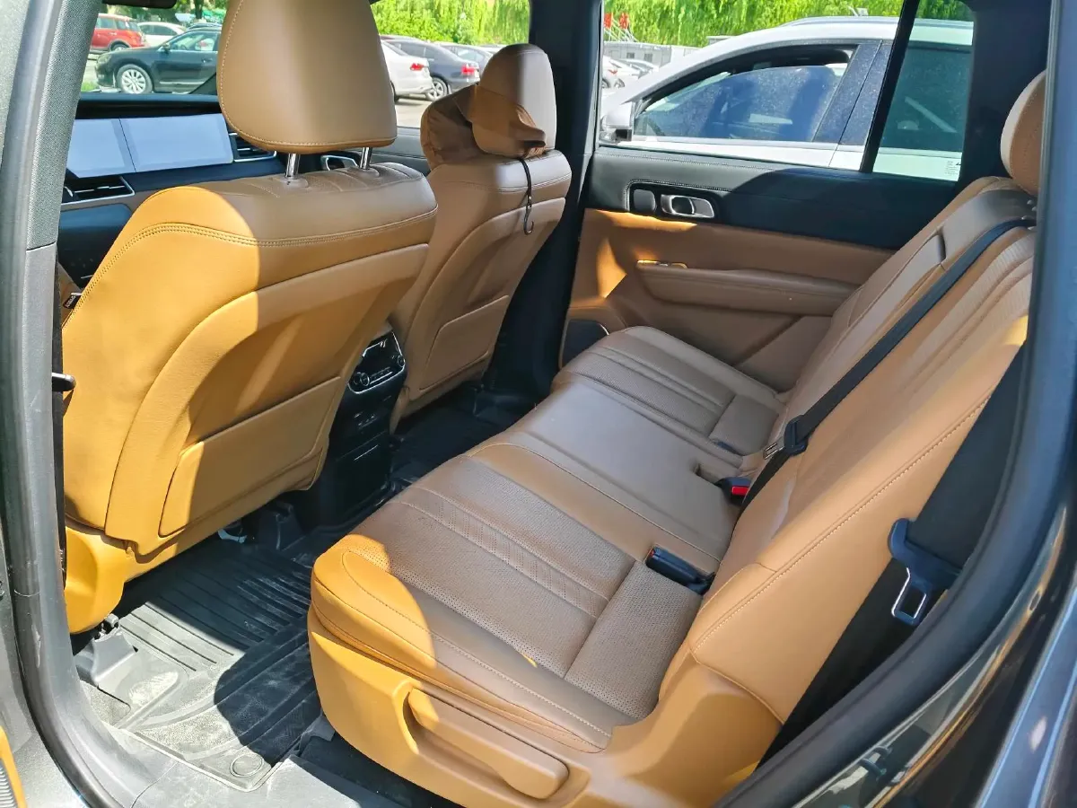 2020 Li ONE Range Extended 131HP REEV 40.5KWH,autocango,china used car exporter,china ev exporter,chinese used car exporter,chinese used ev exporter