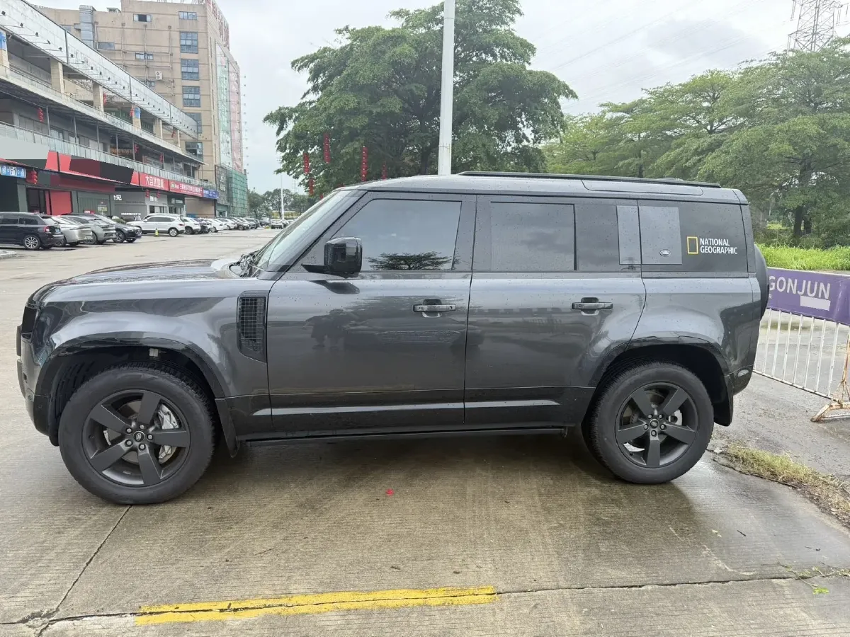 2024 Land Rover Defender 3.0T 400HP L6 8AT,autocango,china used car exporter,china ev exporter,chinese used car exporter,chinese used ev exporter