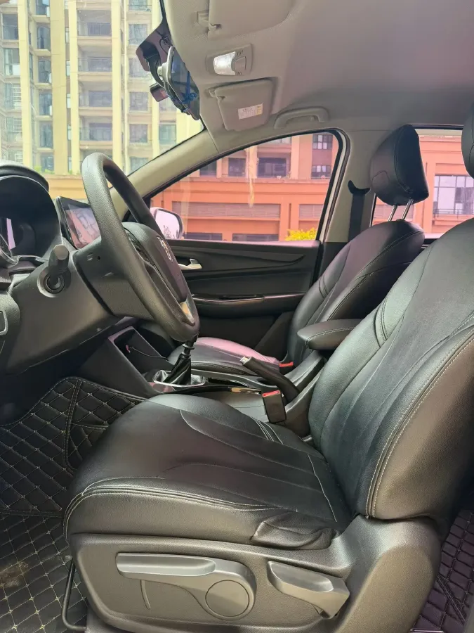 2019 BaoJun 730 1.5L 112HP L4 6MT,autocango,china used car exporter,china ev exporter,chinese used car exporter,chinese used ev exporter