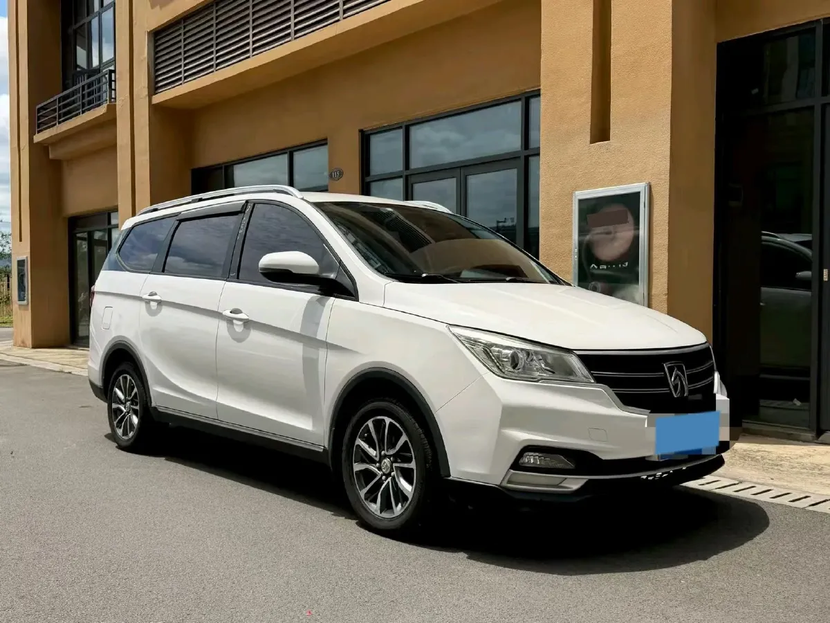 2019 BaoJun 730 1.5L 112HP L4 6MT,autocango,china used car exporter,china ev exporter,chinese used car exporter,chinese used ev exporter