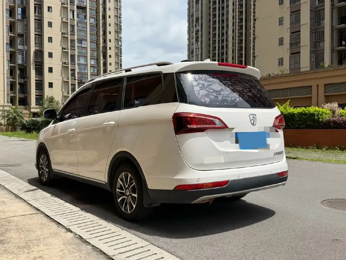 2019 BaoJun 730 1.5L 112HP L4 6MT,autocango,china used car exporter,china ev exporter,chinese used car exporter,chinese used ev exporter