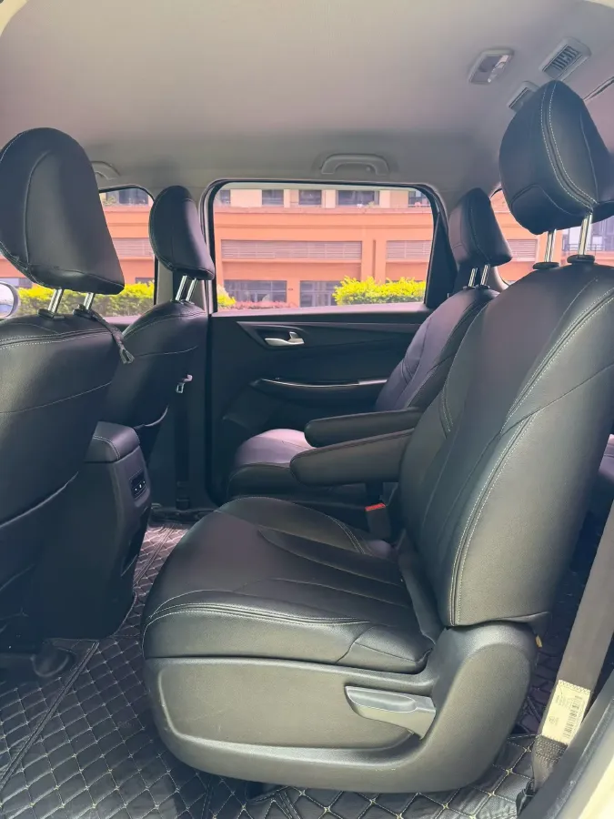 2019 BaoJun 730 1.5L 112HP L4 6MT,autocango,china used car exporter,china ev exporter,chinese used car exporter,chinese used ev exporter