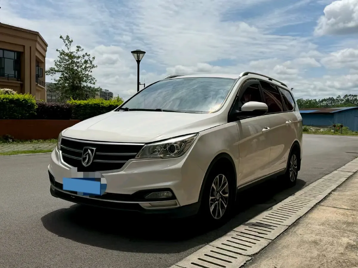 2019 BaoJun 730 1.5L 112HP L4 6MT,autocango,china used car exporter,china ev exporter,chinese used car exporter,chinese used ev exporter
