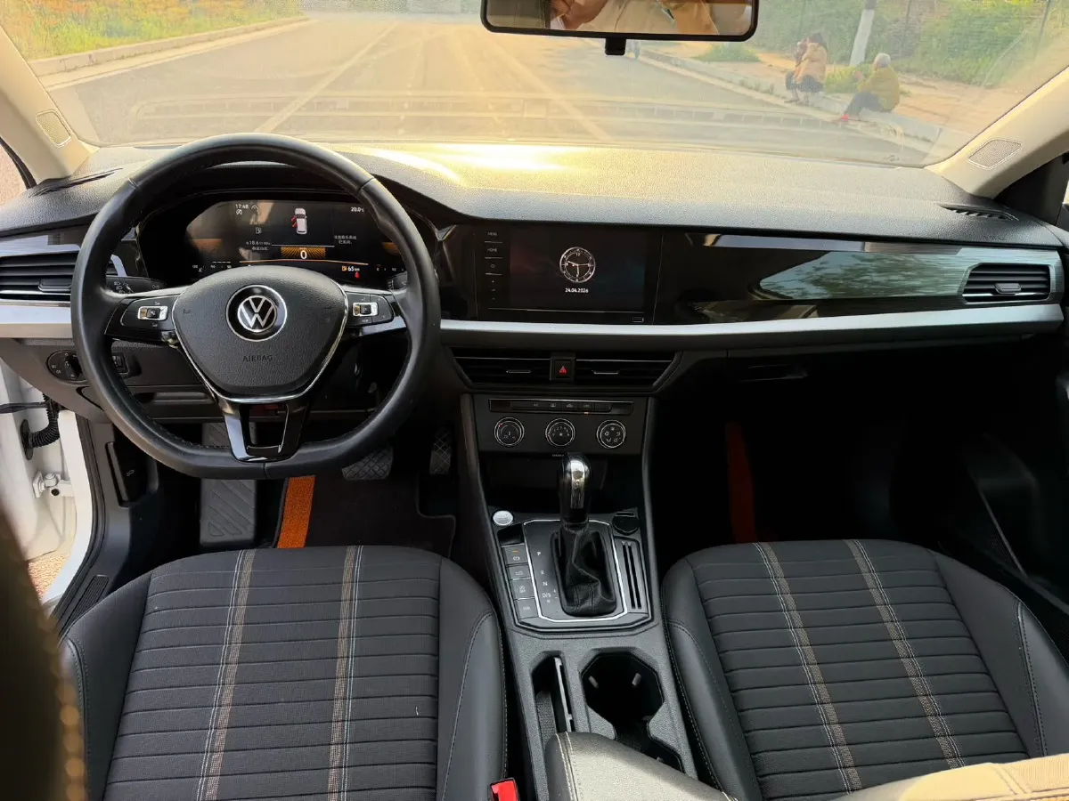 2022 Volkswagen T-Roc 1.4T 150HP L4 7DCT,autocango,china used car exporter,china ev exporter,chinese used car exporter,chinese used ev exporter