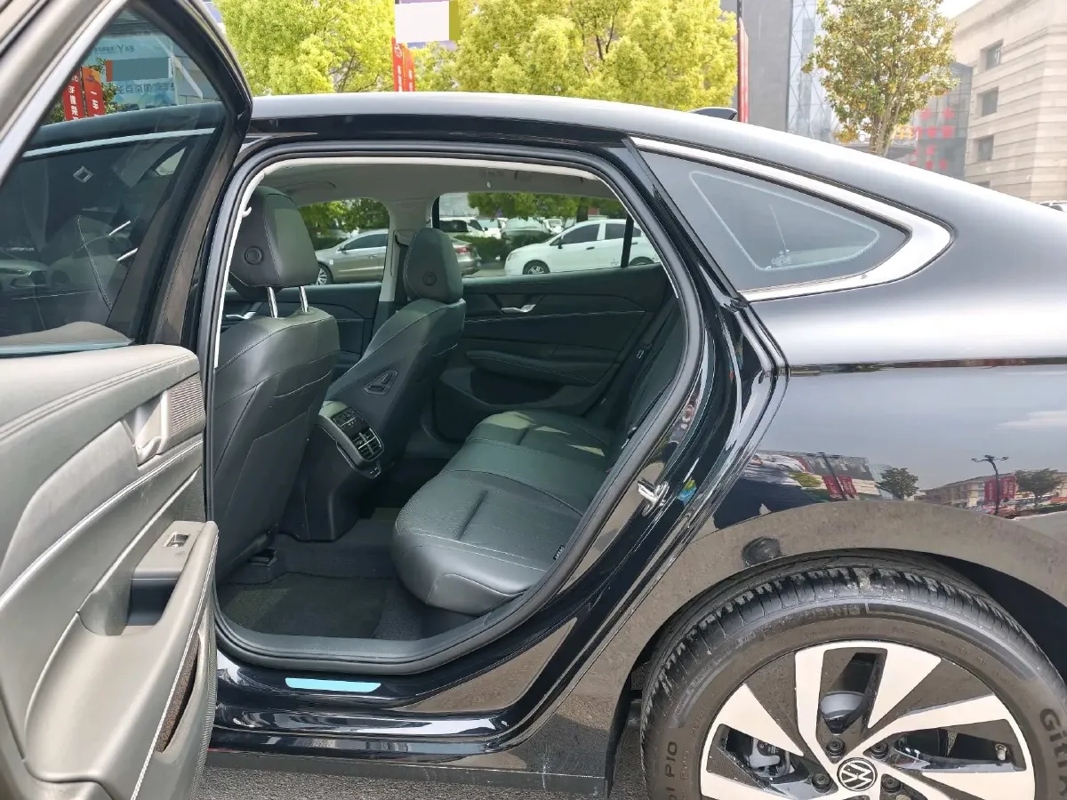 2025 Volkswagen Passat 1.5T 160HP L4 7DCT,autocango,china used car exporter,china ev exporter,chinese used car exporter,chinese used ev exporter