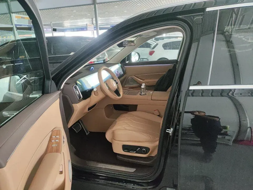 2025 AITO AITO M8 REEV 160HP REEV 53.4KWH,autocango,china used car exporter,china ev exporter,chinese used car exporter,chinese used ev exporter