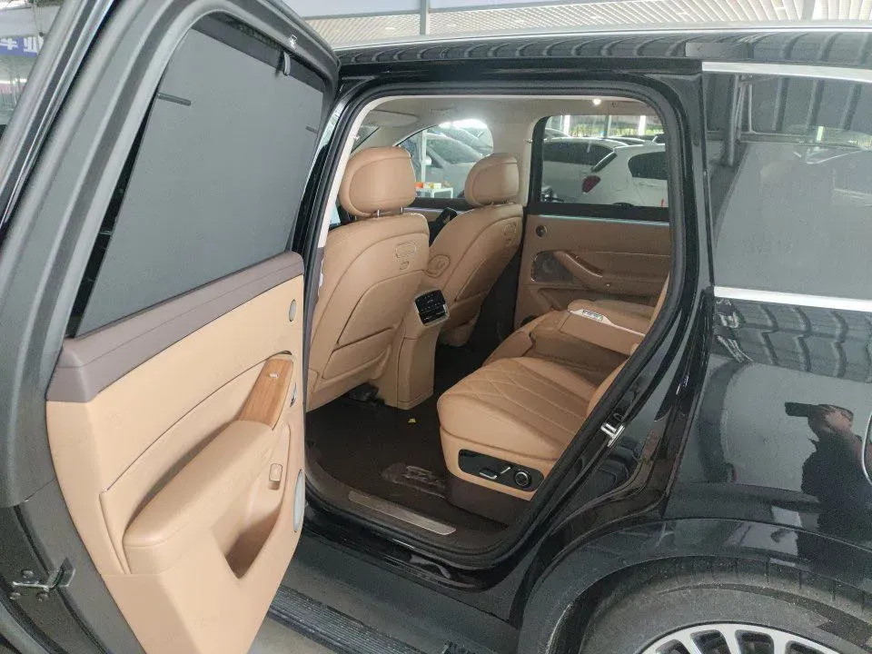 2025 AITO AITO M8 REEV 160HP REEV 53.4KWH,autocango,china used car exporter,china ev exporter,chinese used car exporter,chinese used ev exporter