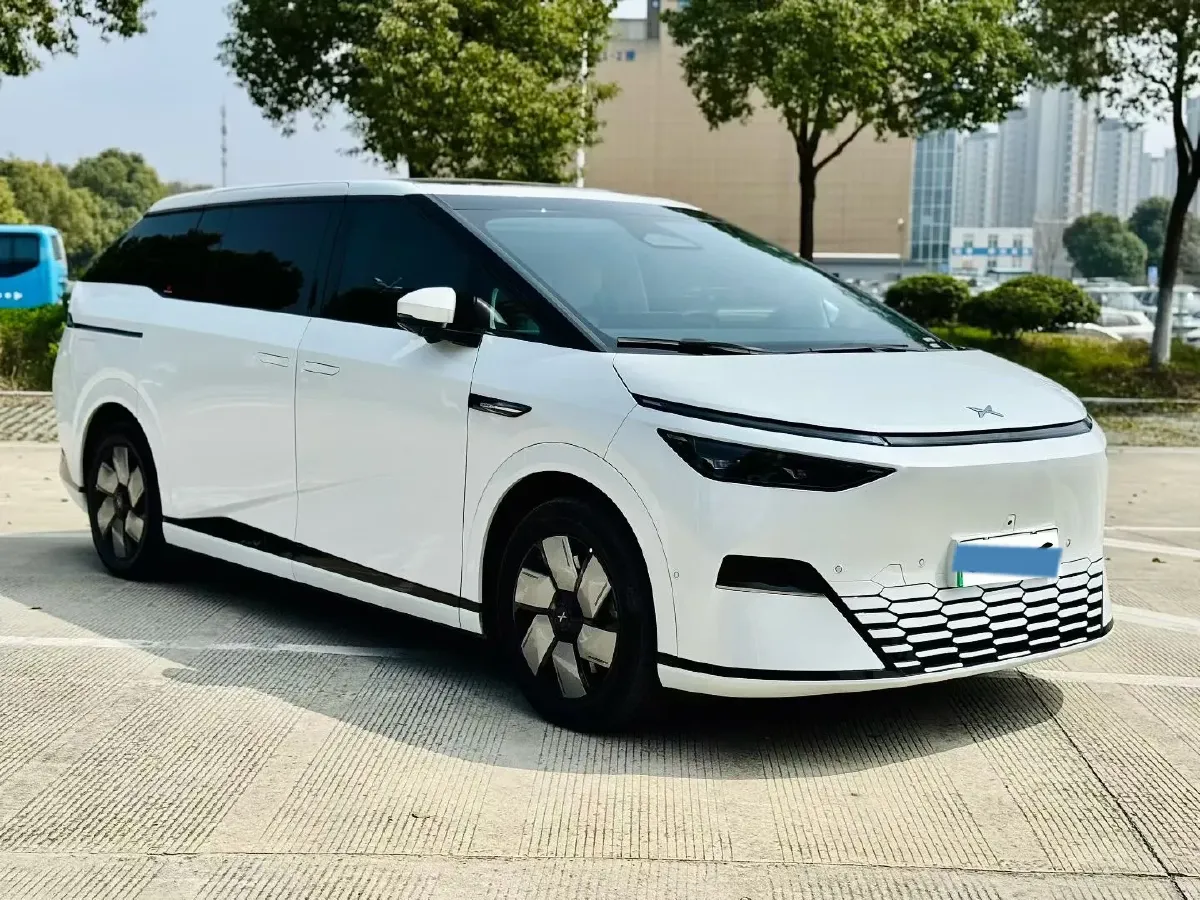 2024 Xpeng X9 BEV 84.5KWH,autocango,china used car exporter,china ev exporter,chinese used car exporter,chinese used ev exporter