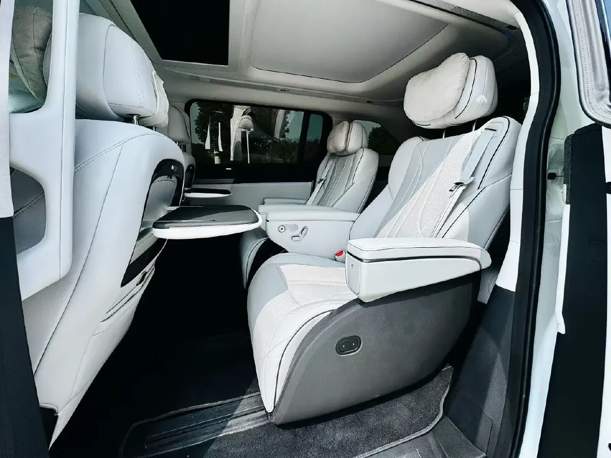 2024 Xpeng X9 BEV 84.5KWH,autocango,china used car exporter,china ev exporter,chinese used car exporter,chinese used ev exporter