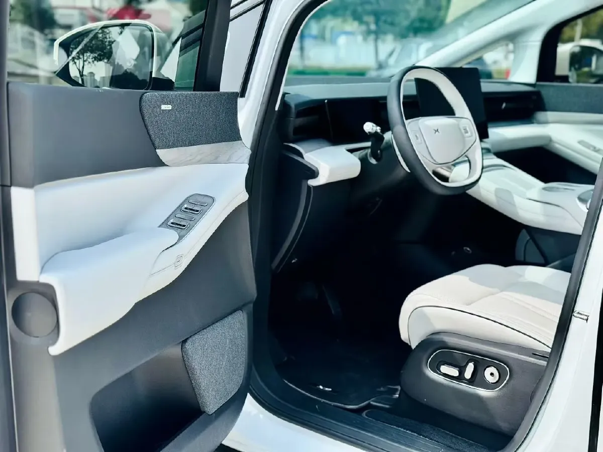 2024 Xpeng X9 BEV 84.5KWH,autocango,china used car exporter,china ev exporter,chinese used car exporter,chinese used ev exporter