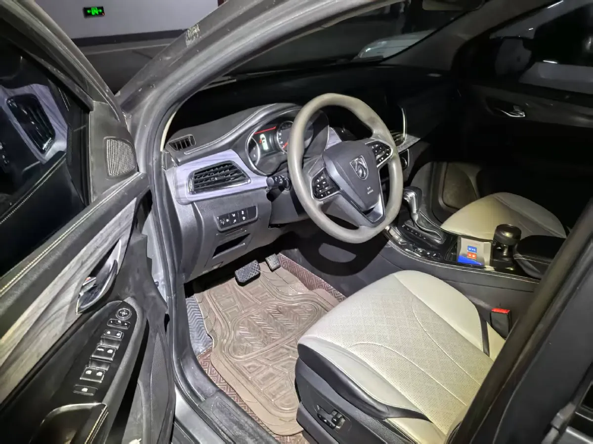 2019 BaoJun 730 1.5T 147HP L4 CVT,autocango,china used car exporter,china ev exporter,chinese used car exporter,chinese used ev exporter