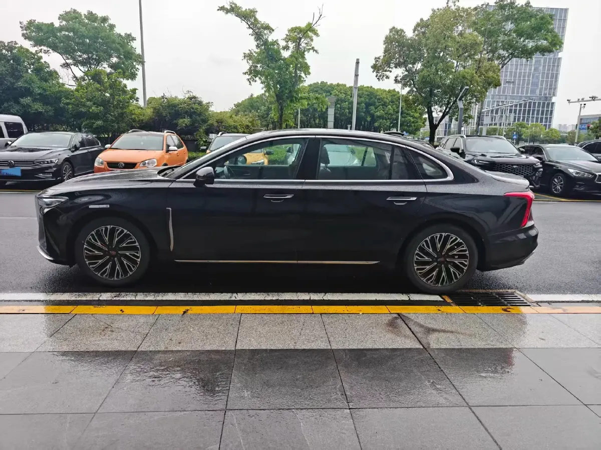2024 HongQi H5 2.0T 224HP L4 8AT,autocango,china used car exporter,china ev exporter,chinese used car exporter,chinese used ev exporter