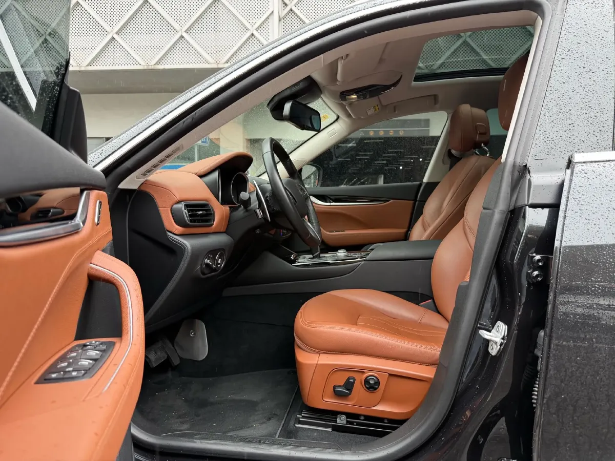 2018 Maserati Levante 3.0T 350HP V6 8AT,autocango,china used car exporter,china ev exporter,chinese used car exporter,chinese used ev exporter