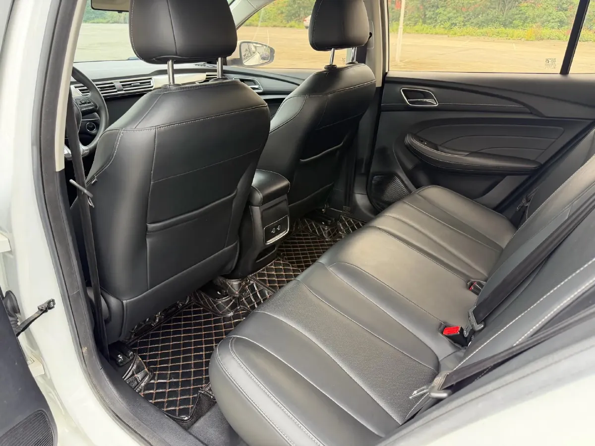 2019 Roewe i5 1.5T 169HP L4 7DCT,autocango,china used car exporter,china ev exporter,chinese used car exporter,chinese used ev exporter