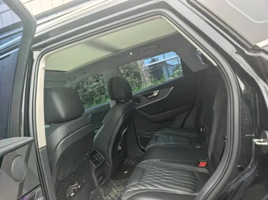 2023 HongQi HS5 2.0T 252HP L4 8AT,autocango,china used car exporter,china ev exporter,chinese used car exporter,chinese used ev exporter