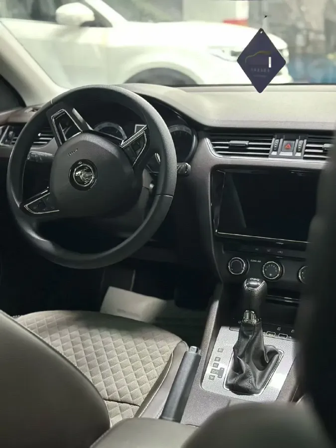 2019 Skoda Superb 1.4T 150HP L4 7DCT,autocango,china used car exporter,china ev exporter,chinese used car exporter,chinese used ev exporter