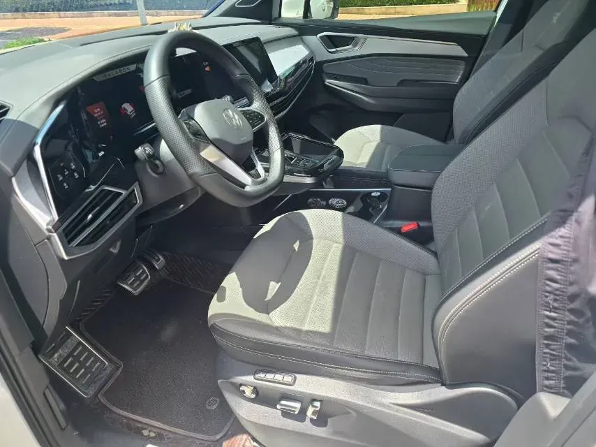 2024 Volkswagen Talagon 2.0T 220HP L4 7DCT,autocango,china used car exporter,china ev exporter,chinese used car exporter,chinese used ev exporter