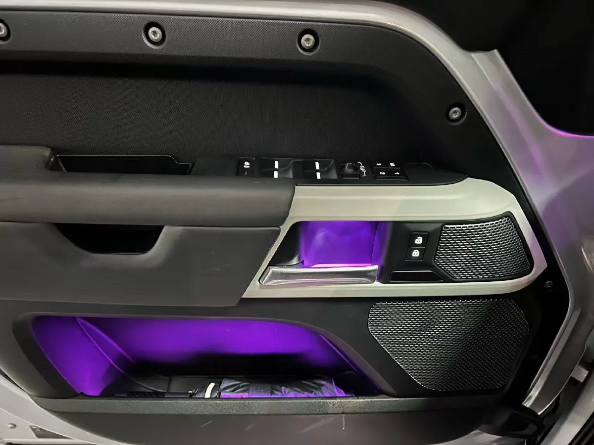 2023 Land Rover Defender 3.0T 400HP L6 8AT,autocango,china used car exporter,china ev exporter,chinese used car exporter,chinese used ev exporter