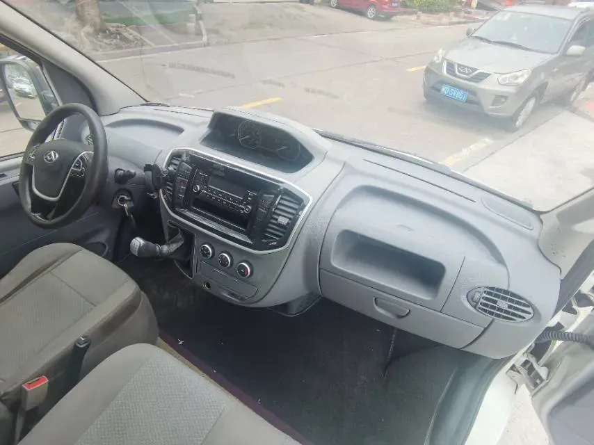 2020 MAXUS XinTu V80 2.5T 136HP L4 6MT,autocango,china used car exporter,china ev exporter,chinese used car exporter,chinese used ev exporter