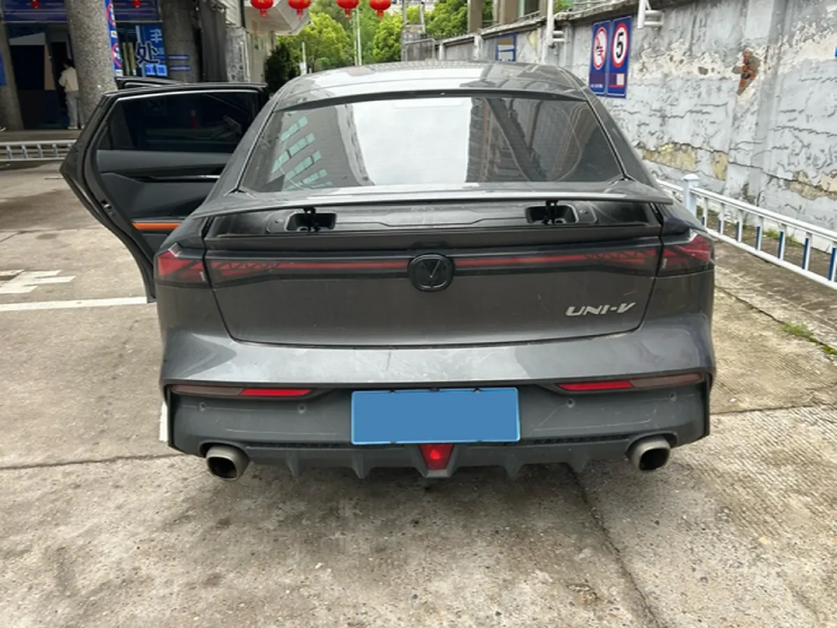 2022 ChangAn UNI-V 1.5T 188HP L4 7DCT,autocango,china used car exporter,china ev exporter,chinese used car exporter,chinese used ev exporter