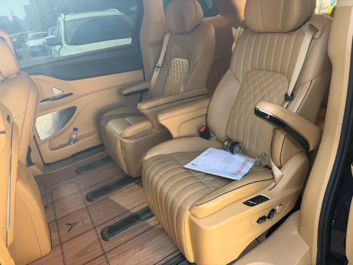 2024 Voyah Dream 1.5T 150HP L4 PHEV 43KWH,autocango,china used car exporter,china ev exporter,chinese used car exporter,chinese used ev exporter