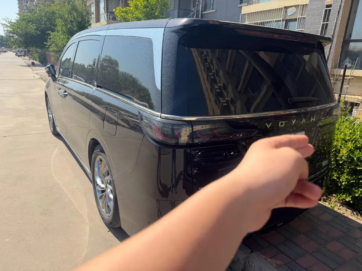 2024 Voyah Dream 1.5T 150HP L4 PHEV 43KWH,autocango,china used car exporter,china ev exporter,chinese used car exporter,chinese used ev exporter