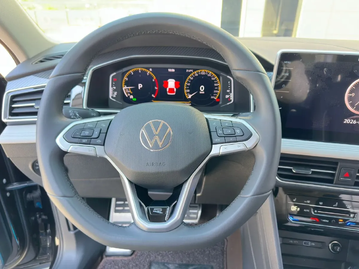 2025 Volkswagen Tiguan L 2.0T 186HP L4 7DCT,autocango,china used car exporter,china ev exporter,chinese used car exporter,chinese used ev exporter