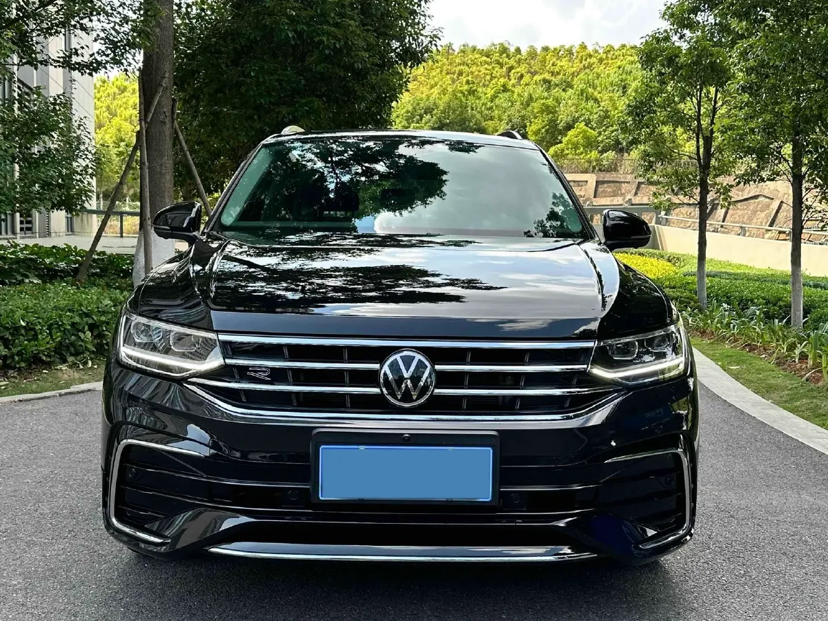 2025 Volkswagen Tiguan L 2.0T 186HP L4 7DCT,autocango,china used car exporter,china ev exporter,chinese used car exporter,chinese used ev exporter
