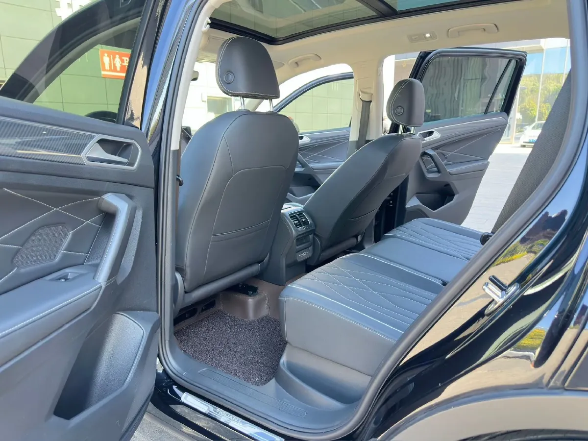 2025 Volkswagen Tiguan L 2.0T 186HP L4 7DCT,autocango,china used car exporter,china ev exporter,chinese used car exporter,chinese used ev exporter
