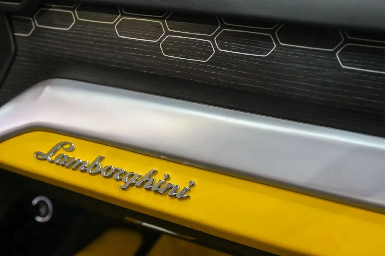 2018 Lamborghini Urus 4.0T 650HP V8 8AT,autocango,china used car exporter,china ev exporter,chinese used car exporter,chinese used ev exporter