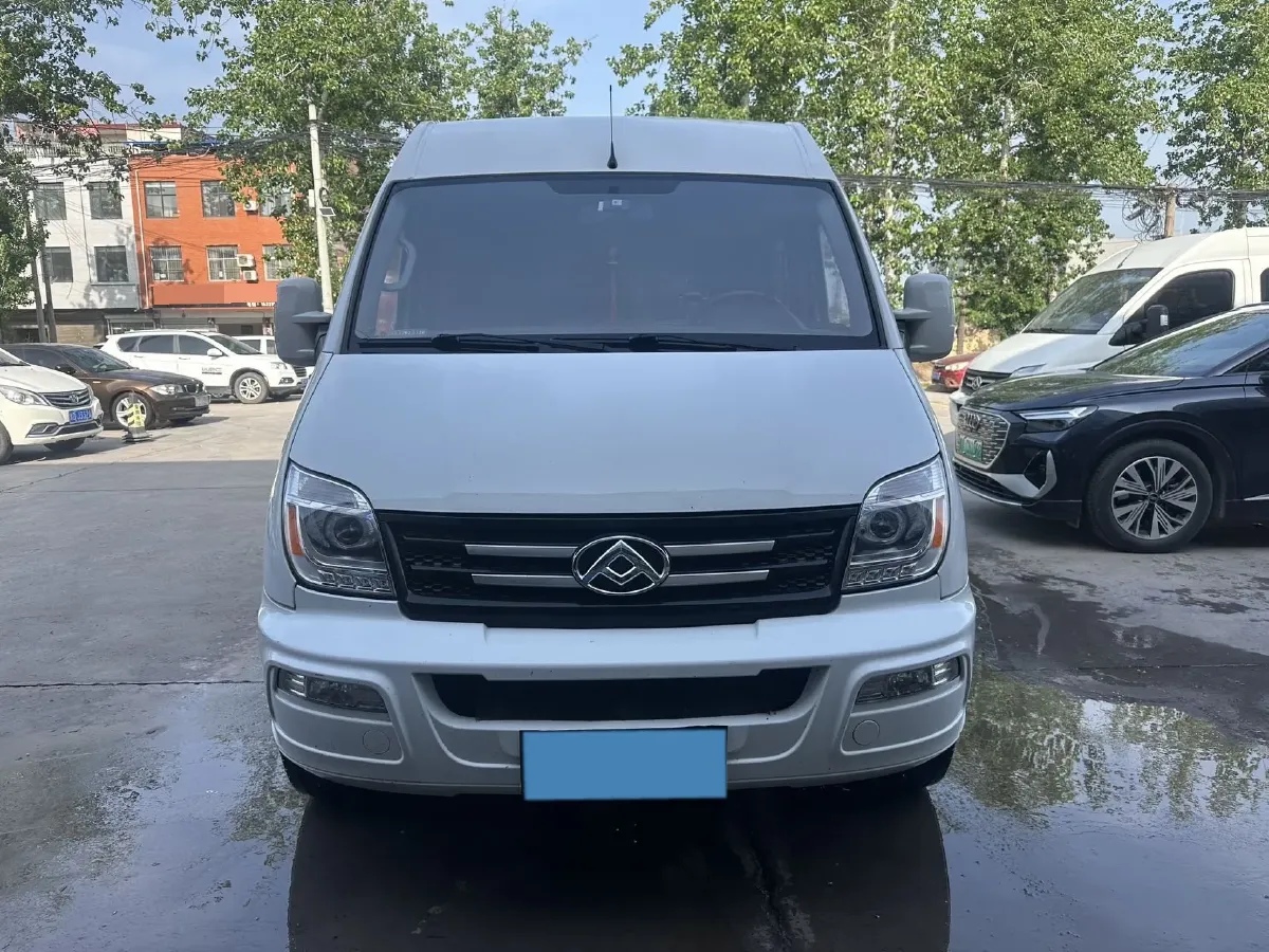 2023 MAXUS XinTu V80 2.0T 139HP L4 6MT,autocango,china used car exporter,china ev exporter,chinese used car exporter,chinese used ev exporter