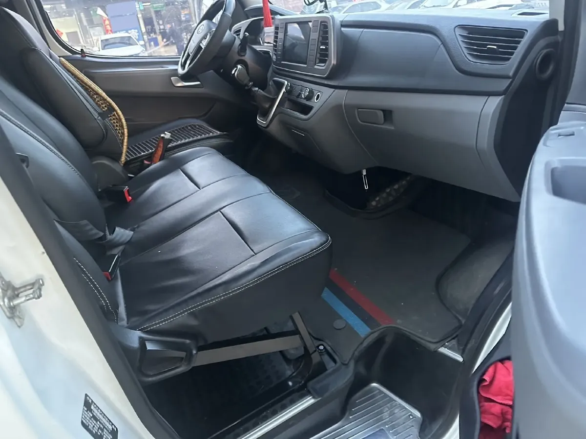 2023 MAXUS XinTu V80 2.0T 139HP L4 6MT,autocango,china used car exporter,china ev exporter,chinese used car exporter,chinese used ev exporter