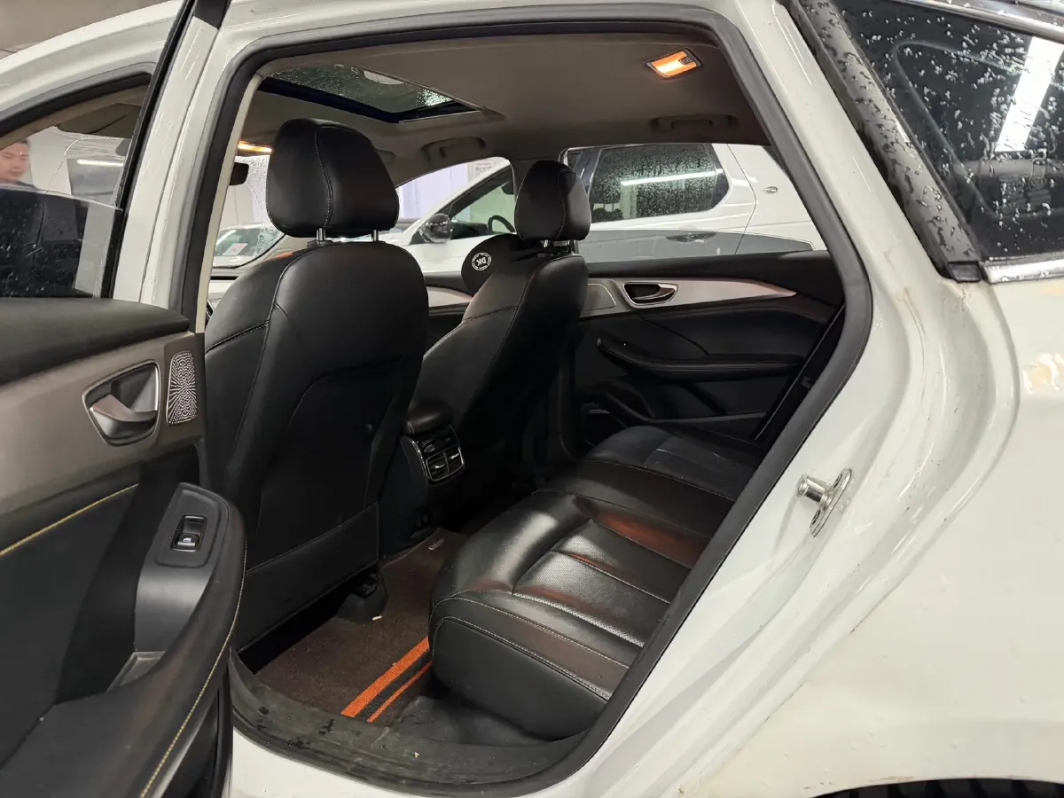 2020 Roewe i6 MAX 1.5T 169HP L4 AMT PHEV,autocango,china used car exporter,china ev exporter,chinese used car exporter,chinese used ev exporter