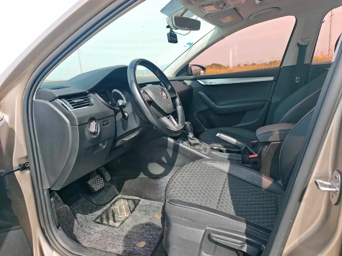 2018 Skoda Octavia 1.2T 116HP L4 7DCT,autocango,china used car exporter,china ev exporter,chinese used car exporter,chinese used ev exporter