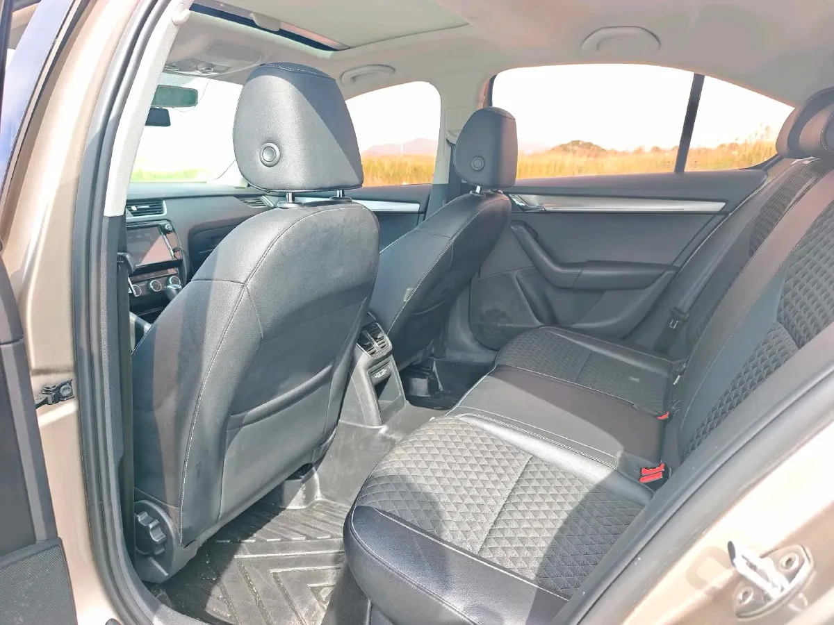 2018 Skoda Octavia 1.2T 116HP L4 7DCT,autocango,china used car exporter,china ev exporter,chinese used car exporter,chinese used ev exporter