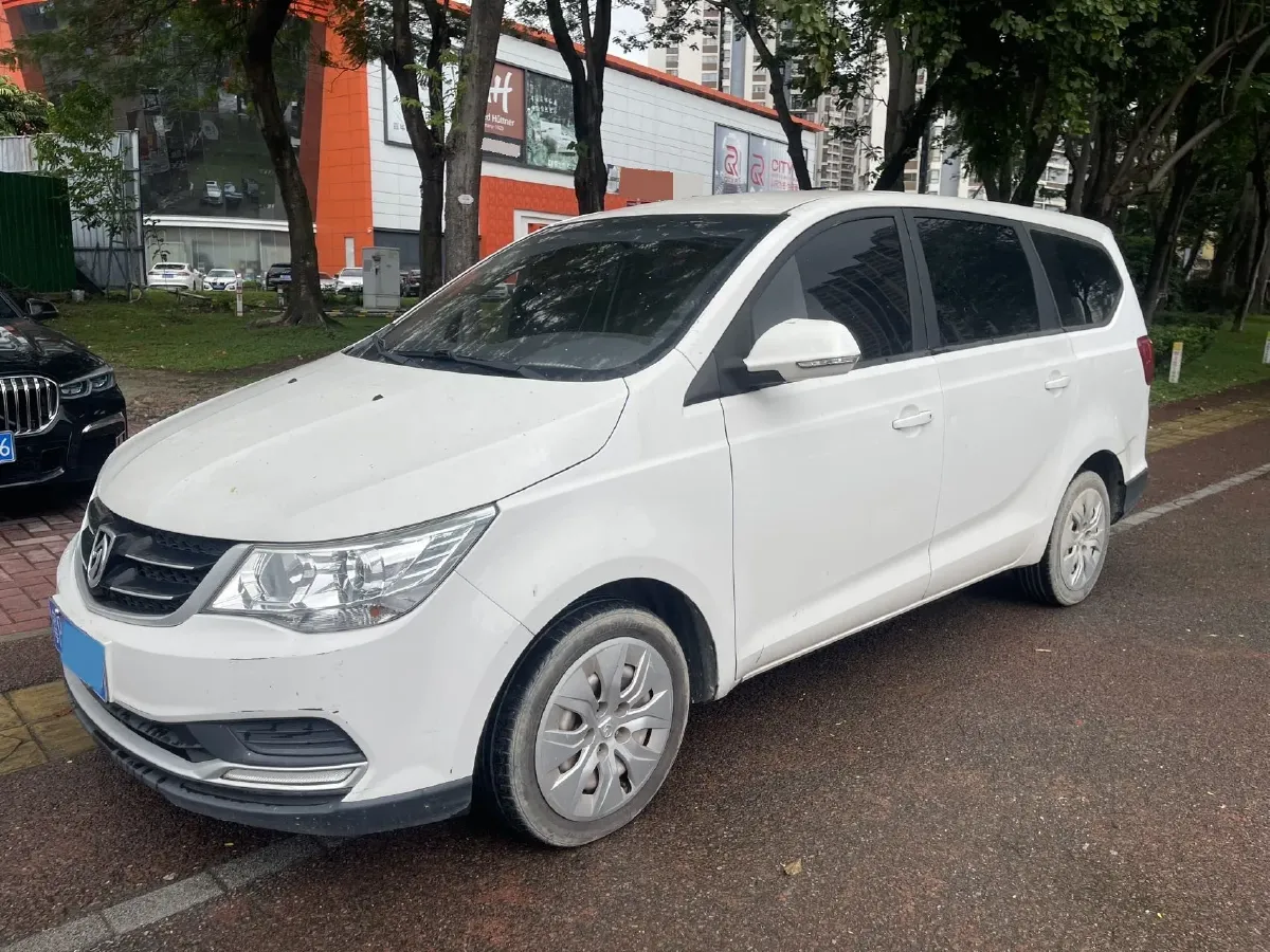 2019 BaoJun 730 1.5L 105HP L4 6MT,autocango,china used car exporter,china ev exporter,chinese used car exporter,chinese used ev exporter