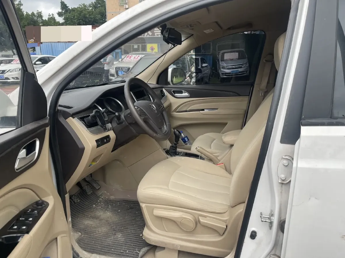 2019 BaoJun 730 1.5L 105HP L4 6MT,autocango,china used car exporter,china ev exporter,chinese used car exporter,chinese used ev exporter