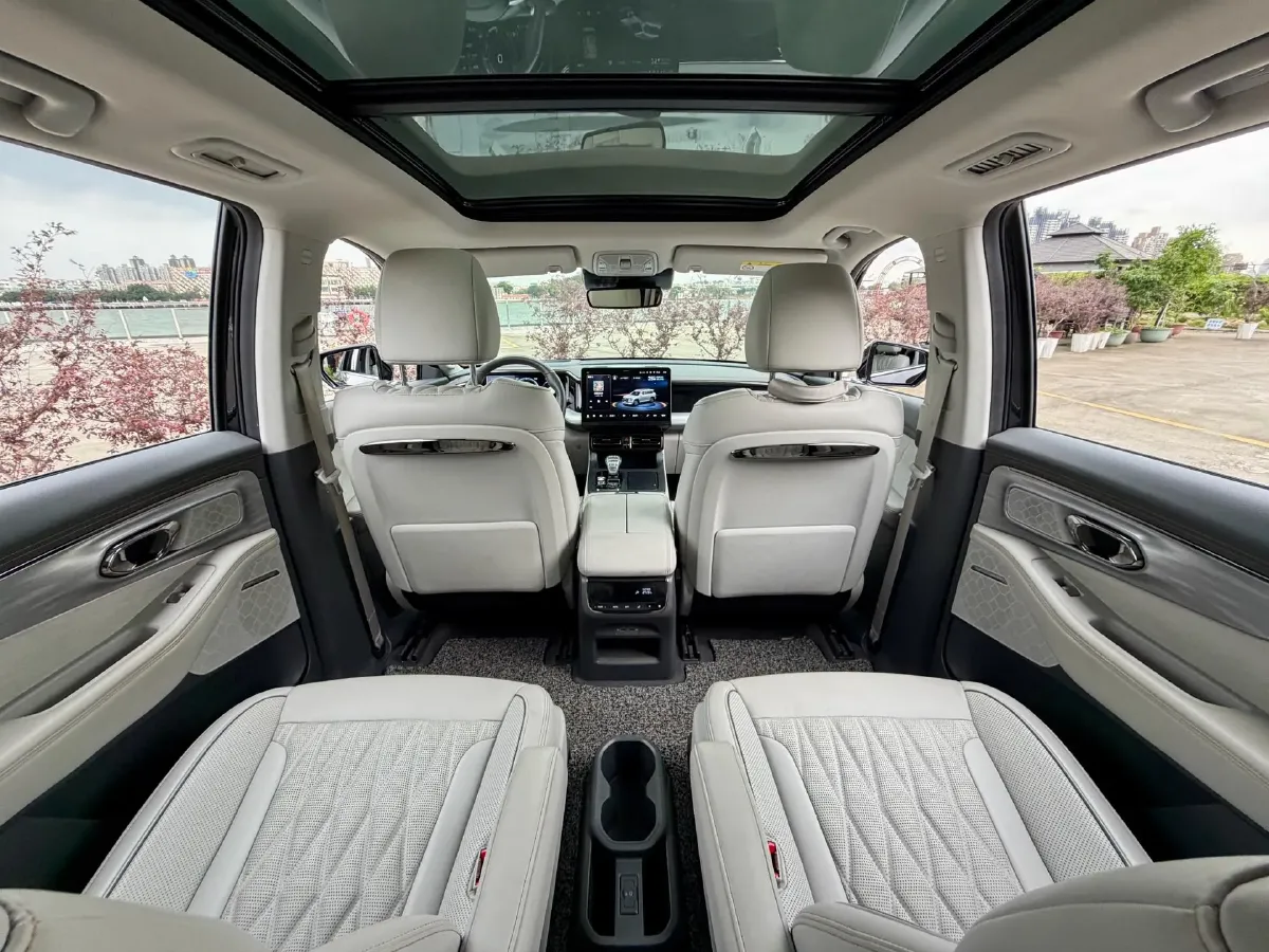 2022 GAC Trumpchi GS8 2.0T 190HP L4 E-CVT Hybrid,autocango,china used car exporter,china ev exporter,chinese used car exporter,chinese used ev exporter