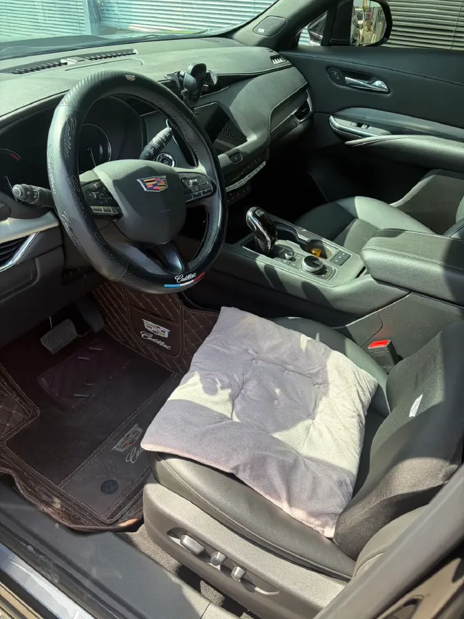 2022 Cadillac XT4 2.0T 237HP L4 9AT,autocango,china used car exporter,china ev exporter,chinese used car exporter,chinese used ev exporter