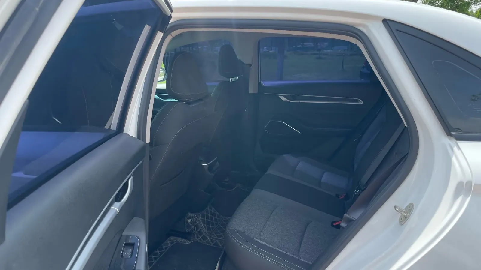 2023 Geely Emgrand 1.5L 127HP L4 5MT,autocango,china used car exporter,china ev exporter,chinese used car exporter,chinese used ev exporter