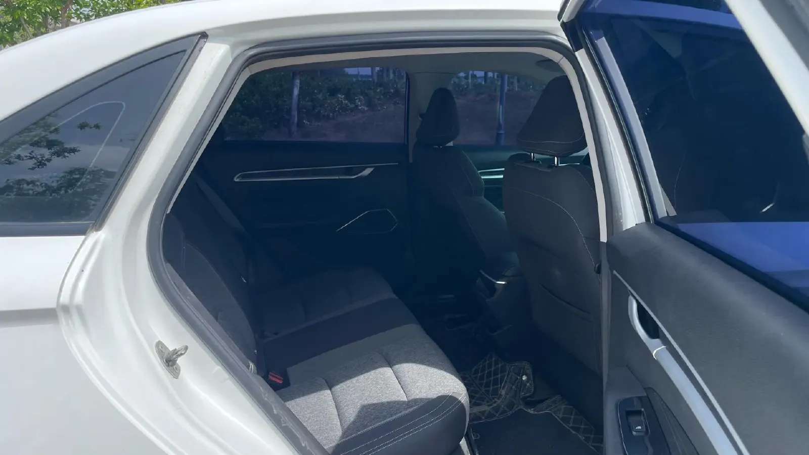 2023 Geely Emgrand 1.5L 127HP L4 5MT,autocango,china used car exporter,china ev exporter,chinese used car exporter,chinese used ev exporter