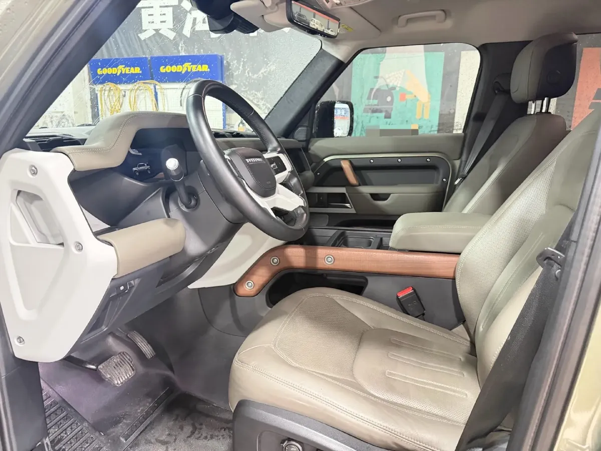 2020 Land Rover Defender 3.0T 400HP L6 8AT,autocango,china used car exporter,china ev exporter,chinese used car exporter,chinese used ev exporter